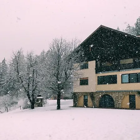 Kmetija Pecnik * Prevalje