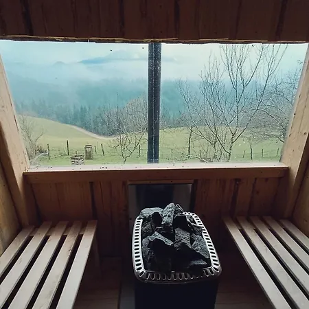 Kmetija Pecnik * Prevalje