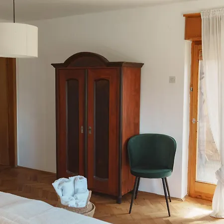 Kmetija Pecnik * Prevalje